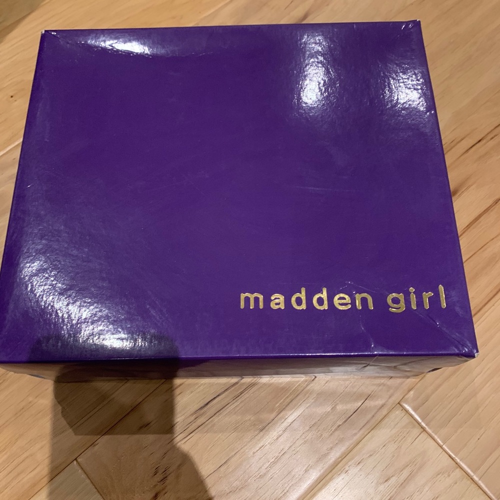 Steve Madden - Picture 2 of 3